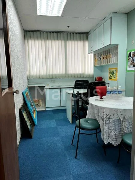 Light Industrial (B1) for Rent: Tong Lee Building - Image 3