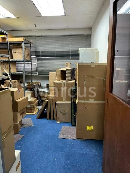 Light Industrial (B1) for Rent: Tong Lee Building - Image 4