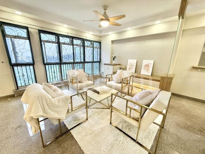 5 Room (5I) HDB for Sale in  393 Bukit Batok West Avenue 5 - Image 1