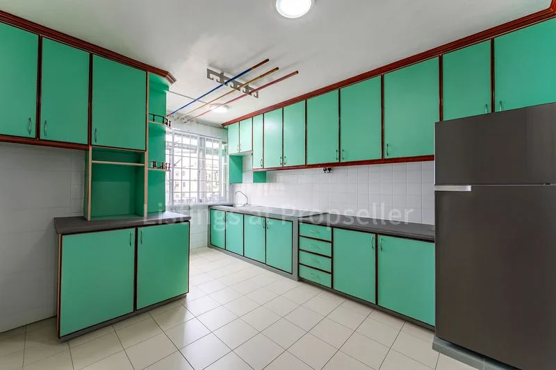 Executive HDB for Sale in 312 Tampines Street 33 - Image 2