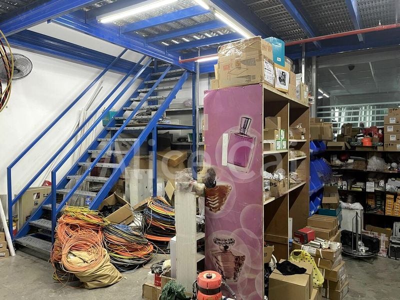 Light Industrial (B1) for Rent: Novelty Techpoint - Image 5