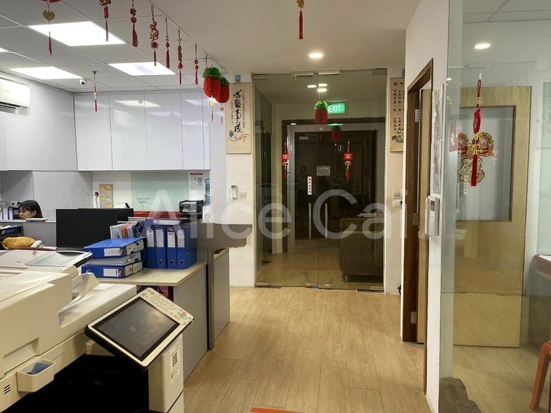 Light Industrial (B1) for Rent: Novelty Techpoint - Image 1