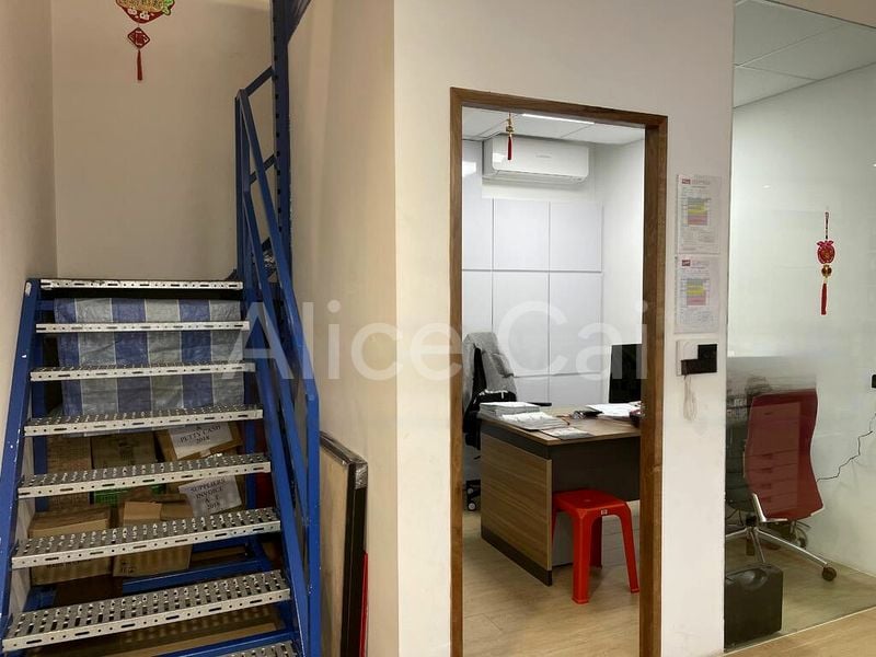 Light Industrial (B1) for Rent: Novelty Techpoint - Image 4