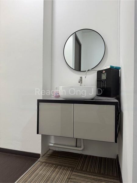 Light Industrial (B1) for Rent: Midview City - Image 2