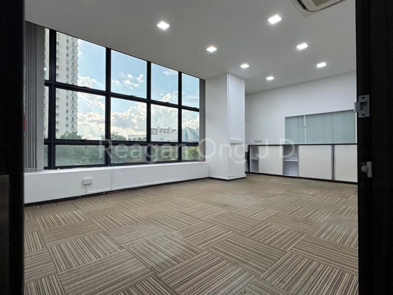 Light Industrial (B1) for Rent: Midview City - Image 5