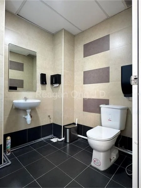 Light Industrial (B1) for Rent: Midview City - Image 1