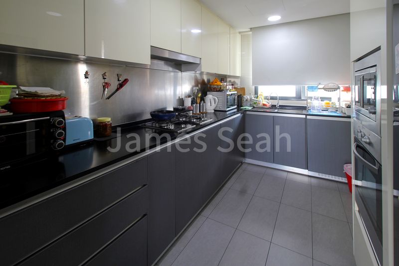 4 Bed Condo for Sale in  Hedges Park Condominium - Image 15