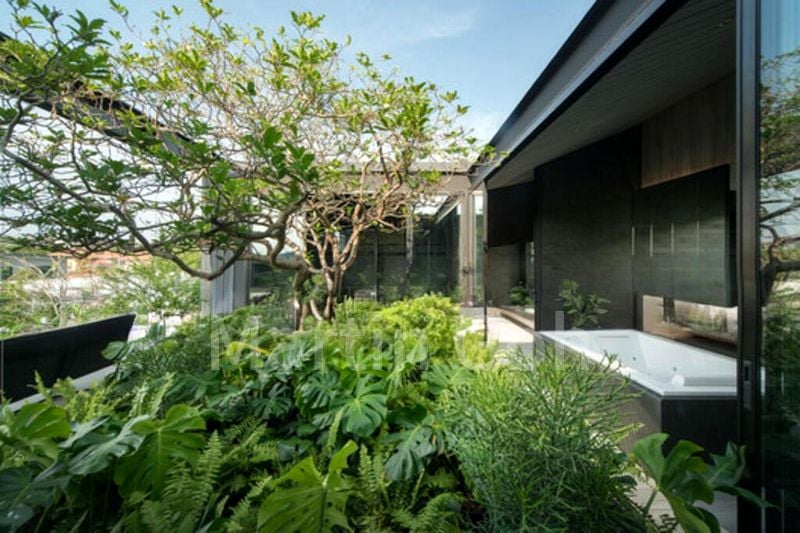 10 Bed Bungalow (Landed) for Sale in  College Green - Image 1