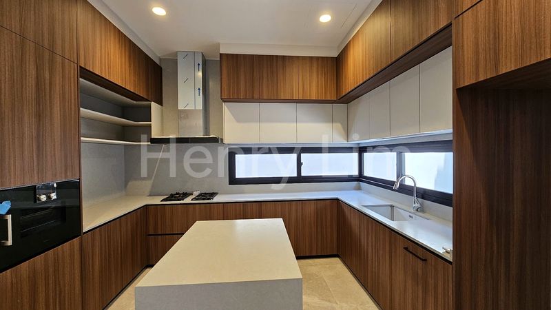 5 Bed Semi-Detached House (Landed) for Sale in Hong Kong Park - Image 7