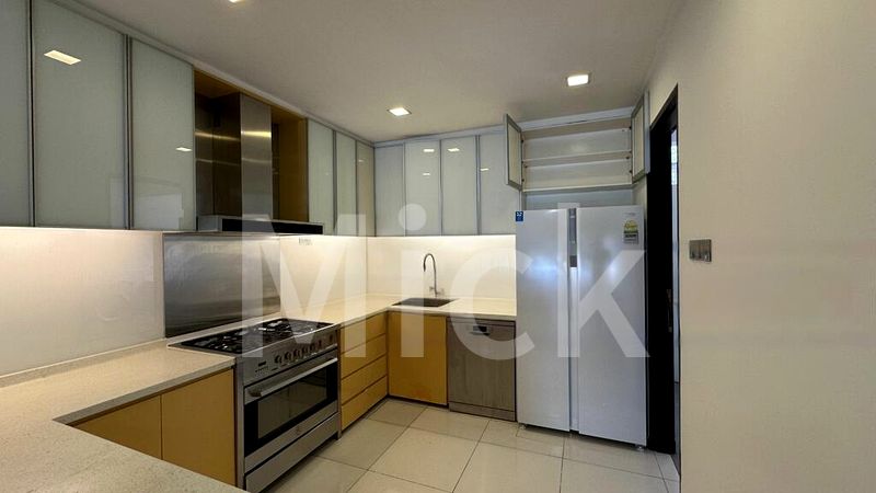 4 Bed Condo for Sale in  Island View - Image 3