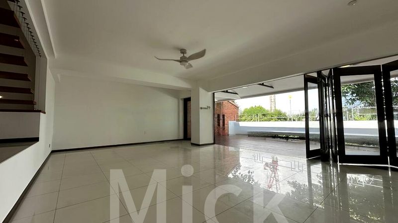 4 Bed Condo for Sale in  Island View - Image 4