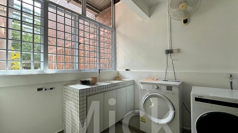 4 Bed Condo for Sale in  Island View - Image 13