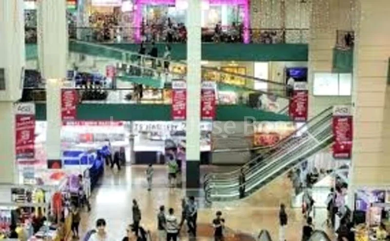 Mall Shop for Rent: Ideal for luxury goods, Chinatown mall, with water point. - Image 1