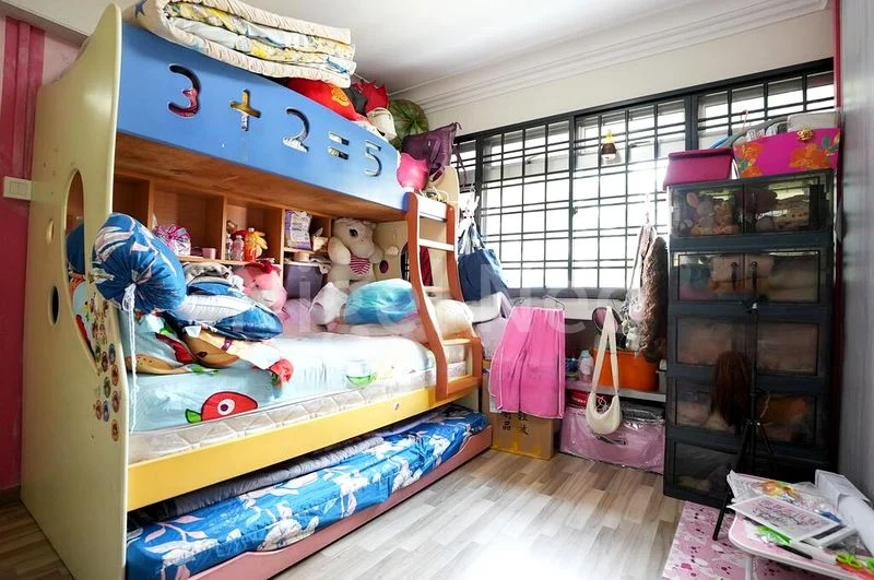 Executive HDB for Sale in 752 Jurong West Street 74 - Image 9