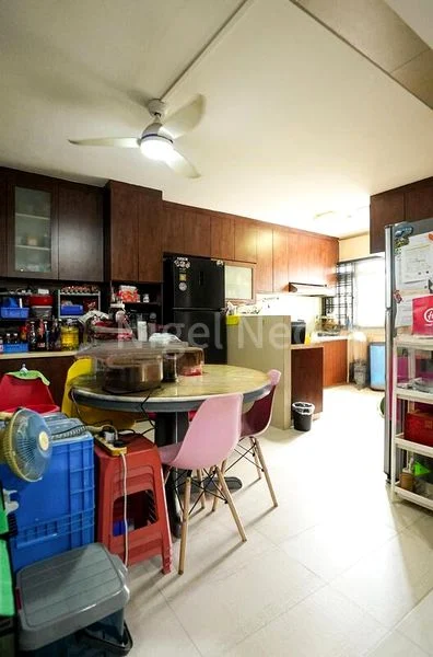 Executive HDB for Sale in 752 Jurong West Street 74 - Image 3