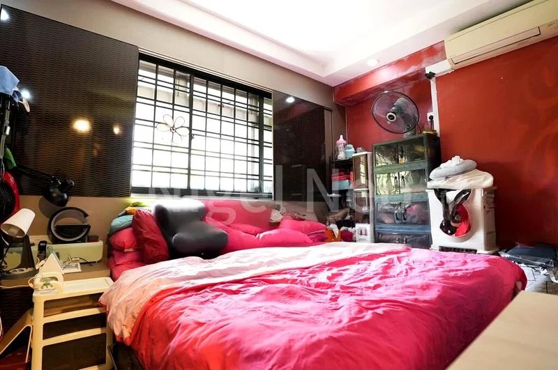 Executive HDB for Sale in 752 Jurong West Street 74 - Image 4