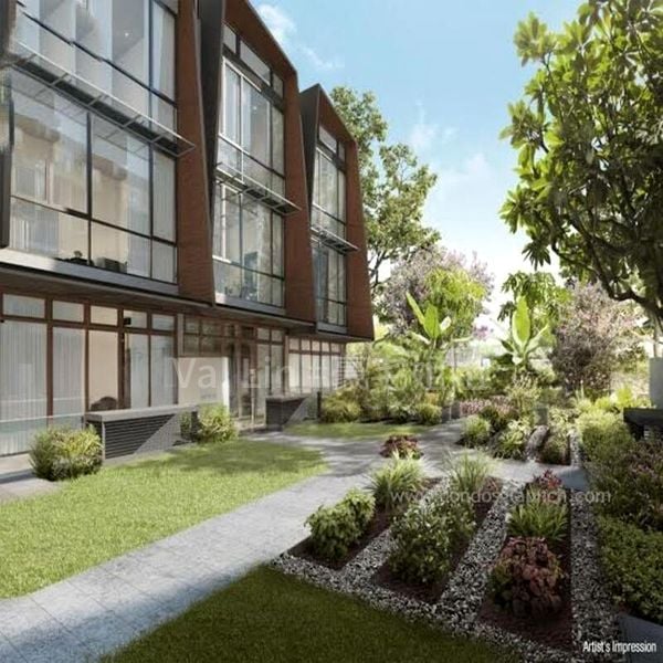 5 Bed Cluster House (Landed) for Sale in  Stratton Green - Image 2