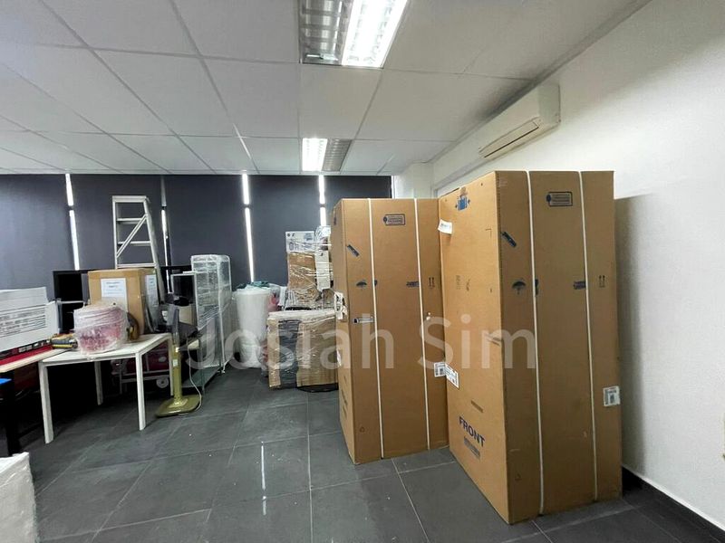 Light Industrial (B1) for Rent: Lipo Building - Image 7