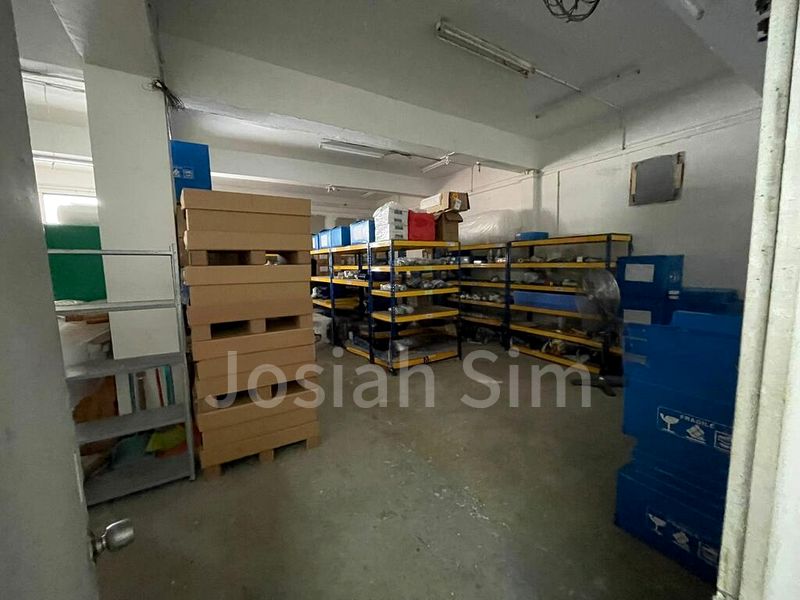 Light Industrial (B1) for Rent: Lipo Building - Image 3