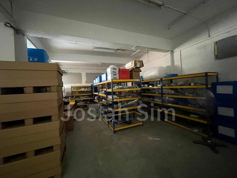 Light Industrial (B1) for Rent: Lipo Building - Image 6