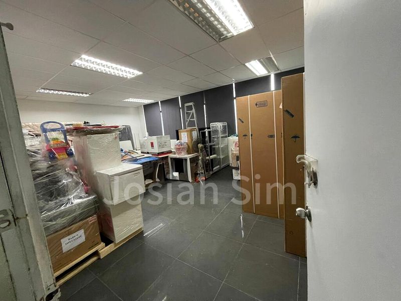 Light Industrial (B1) for Rent: Lipo Building - Image 5