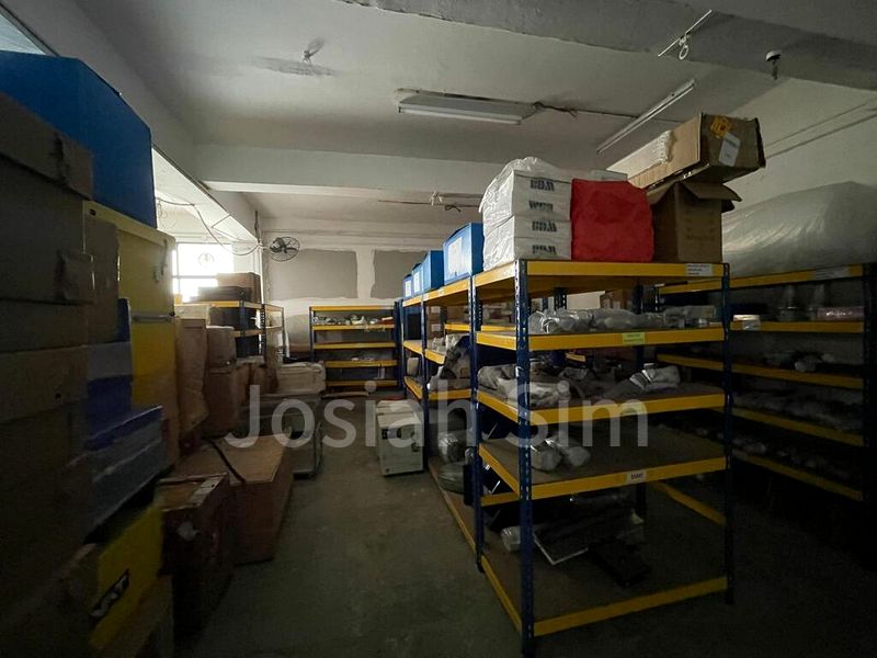 Light Industrial (B1) for Rent: Lipo Building - Image 2