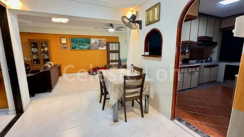 Executive HDB for Sale in  299 Bukit Batok Street 22 - Image 4