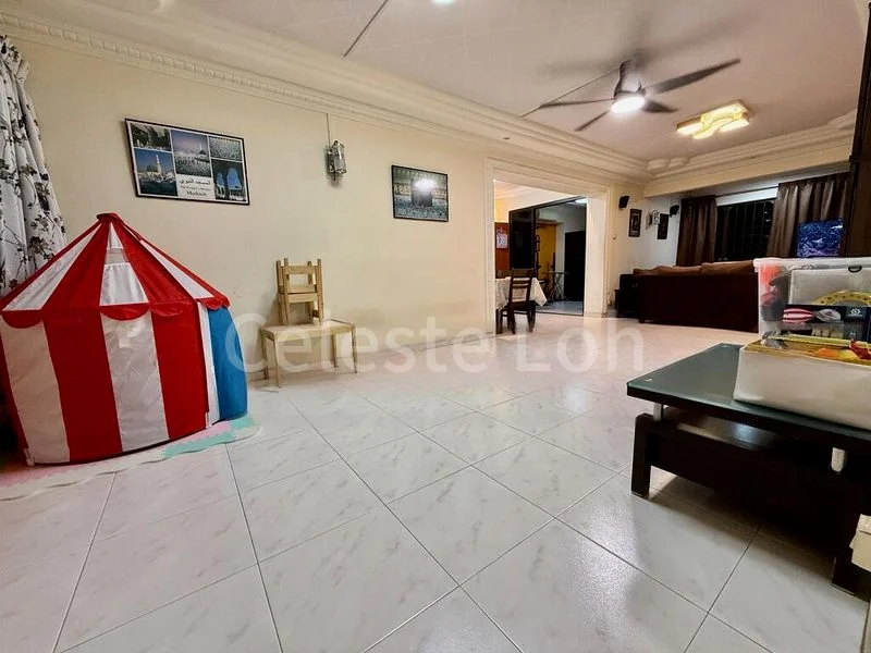 Executive HDB for Sale in  299 Bukit Batok Street 22 - Image 1