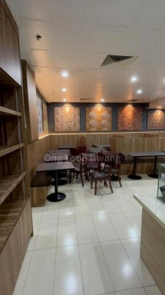 Shop / Shophouse for Rent: Lucky Plaza - Image 2