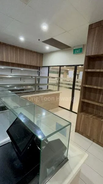 Shop / Shophouse for Rent: Lucky Plaza - Image 1