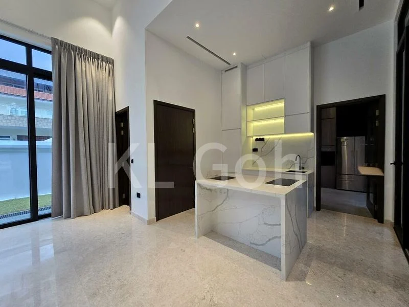 8 Bed Bungalow (Landed) for Sale in  Joan Road - Image 3