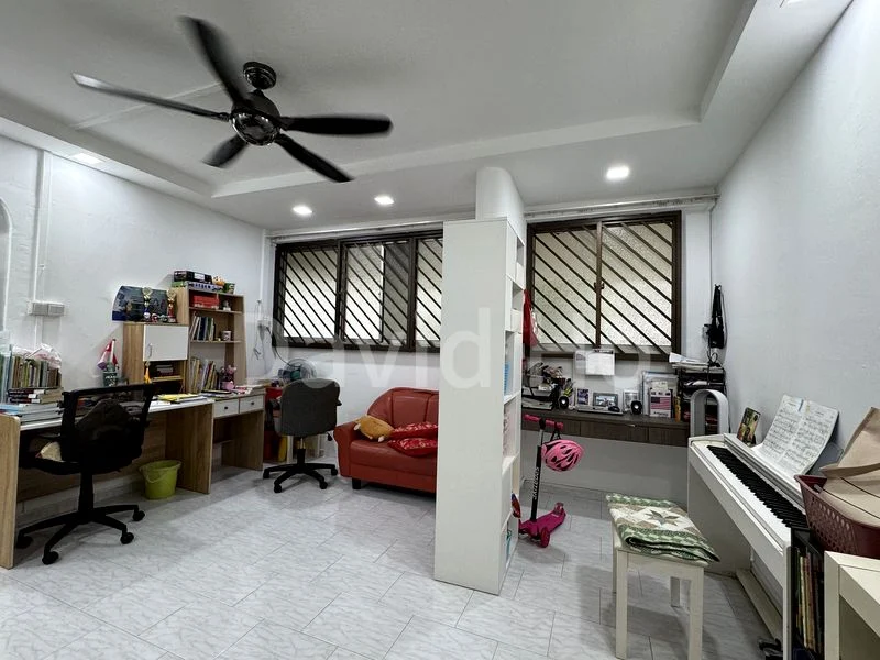 4 Room (4A) HDB for Sale in 404 Fajar Road - Image 4