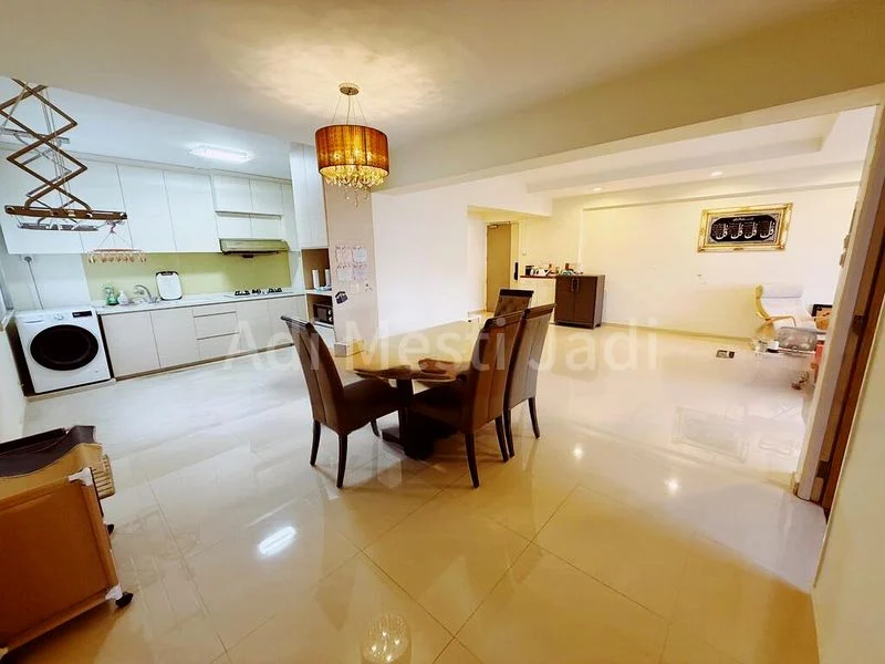 Executive HDB for Sale in  466 Pasir Ris Street 41 - Image 2