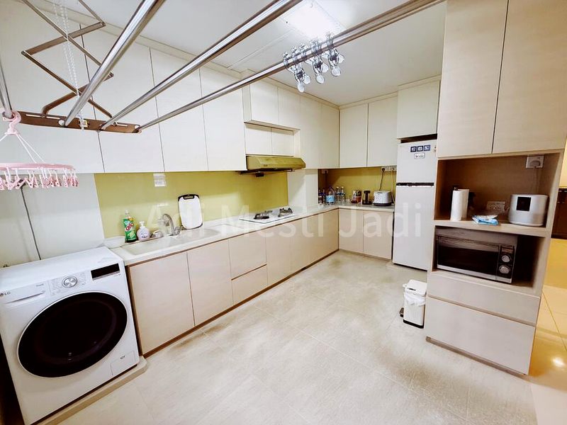 Executive HDB for Sale in  466 Pasir Ris Street 41 - Image 4