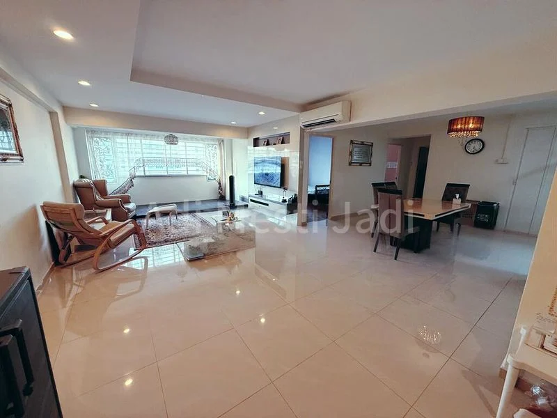 Executive HDB for Sale in  466 Pasir Ris Street 41 - Image 1