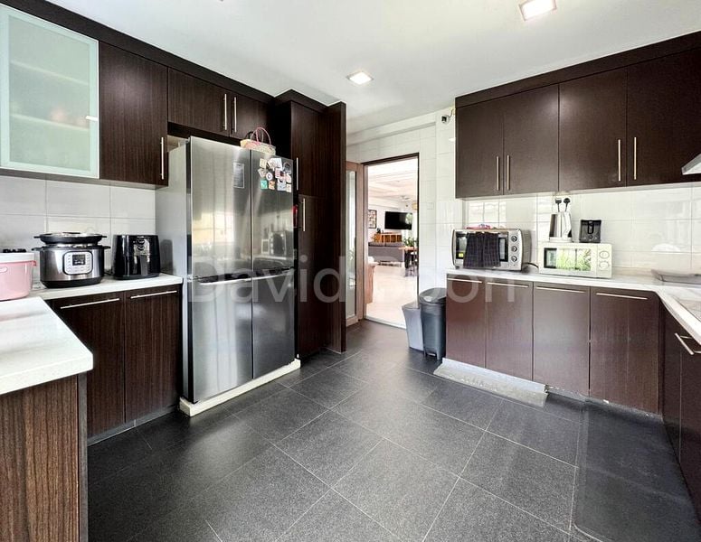 4+1 Bed Corner Terrace (Landed) for Sale in  Teacher's Housing Estate - Image 13