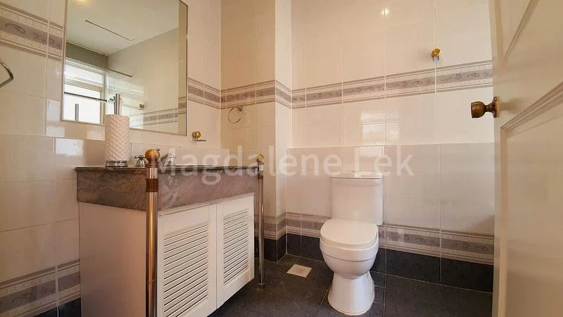 4 Bed Condo for Rent in  Leonie Condotel - Image 11