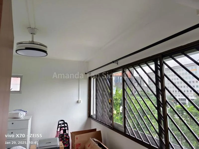 Common Room (HDB) for Rent in  945 Tampines Avenue 4 - Image 3