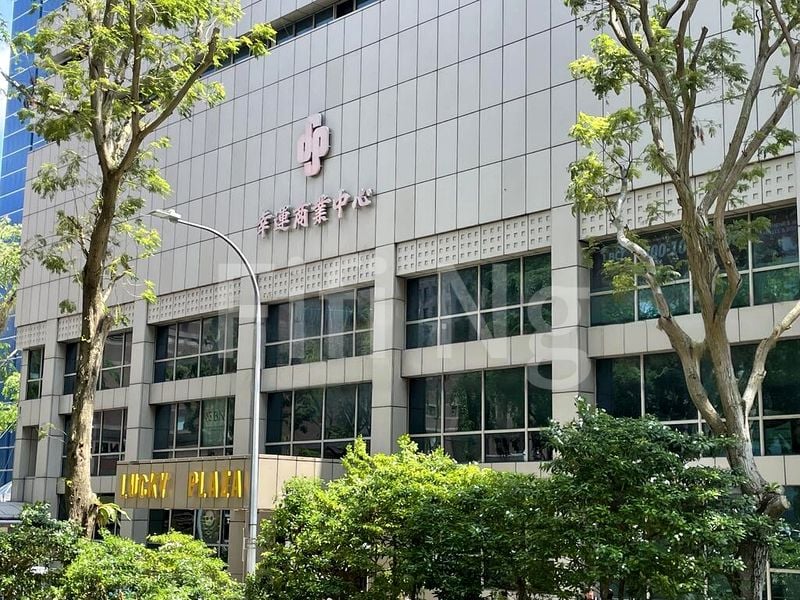 Shop / Shophouse for Rent: Lucky Plaza - Image 1