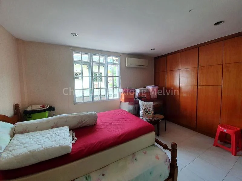 6 Bed Corner Terrace (Landed) for Sale in  Thrift Drive - Image 11