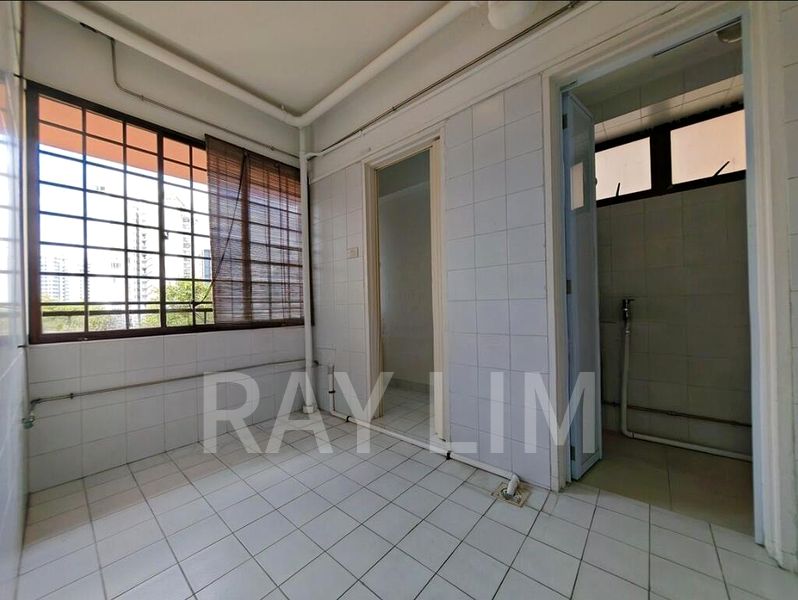 4 Bed Condo for Rent in  Parkway View - Image 3