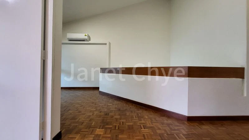 3 Bed Walk-up Apartment (Condo) for Rent in  Chancery Court - Image 1