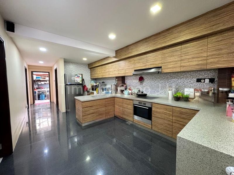 8 Bed Corner Terrace (Landed) for Sale in  Apollo Gardens - Image 5