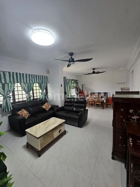 4 Room (4A) HDB for Sale in 427 Woodlands Street 41 - Image 2