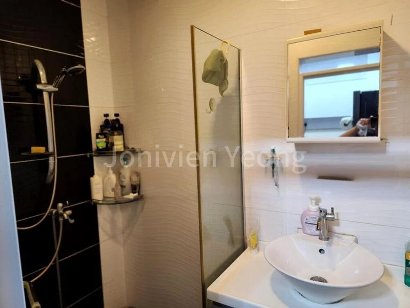 Common Room (HDB) for Rent in  101 Henderson Crescent - Image 3