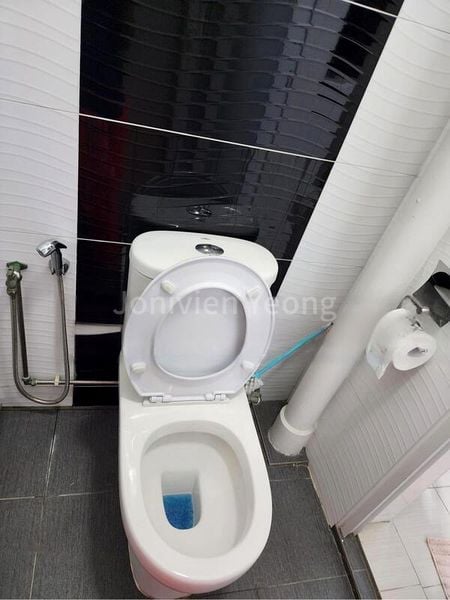 Common Room (HDB) for Rent in  101 Henderson Crescent - Image 5