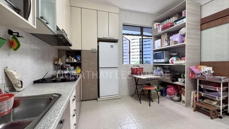 3 Bed Condo for Sale in  Far Horizon Garden - Image 2