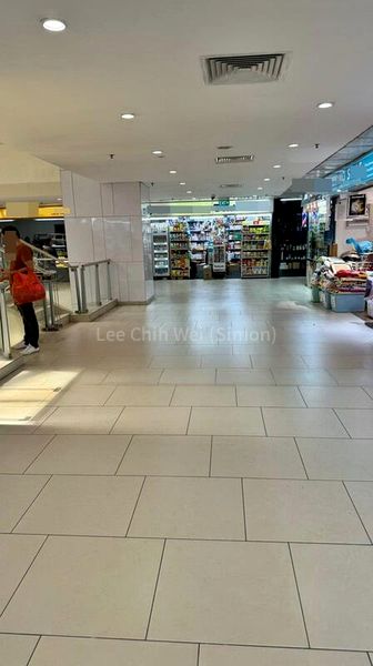 Other Retail for Sale: Lucky Plaza - Image 2