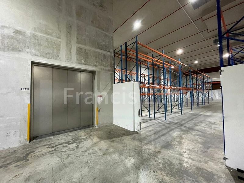 Light Industrial (B1) for Rent: Multiple Warehouses & Factories - Image 6