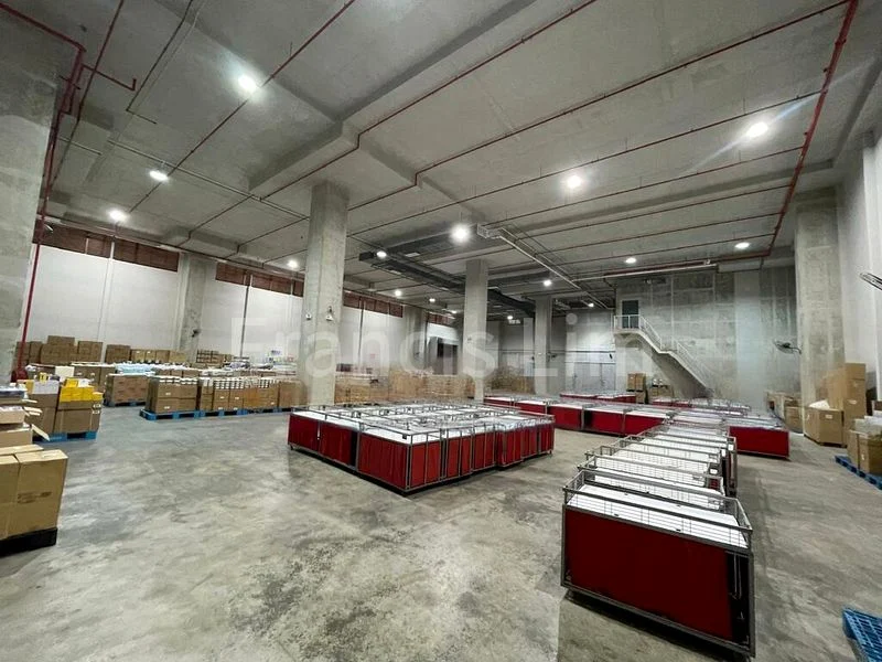 Light Industrial (B1) for Rent: Multiple Warehouses & Factories - Image 1